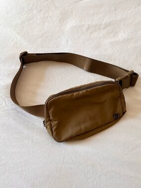 Lululemon Everywhere belt bag Artifact coppery brown
